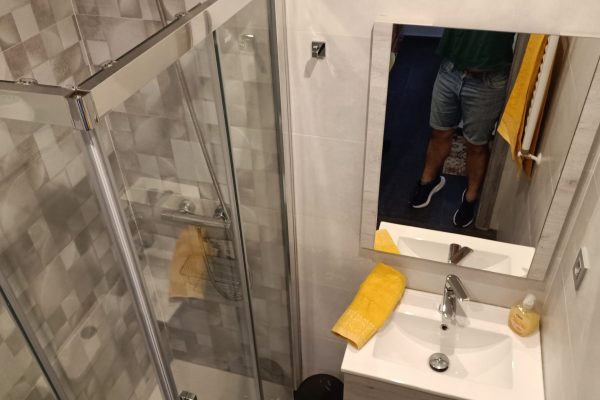 Baño hab amarilla 1 2023