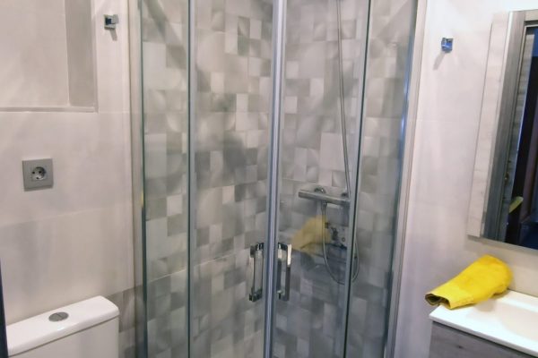 Baño hab amarilla 2 2023